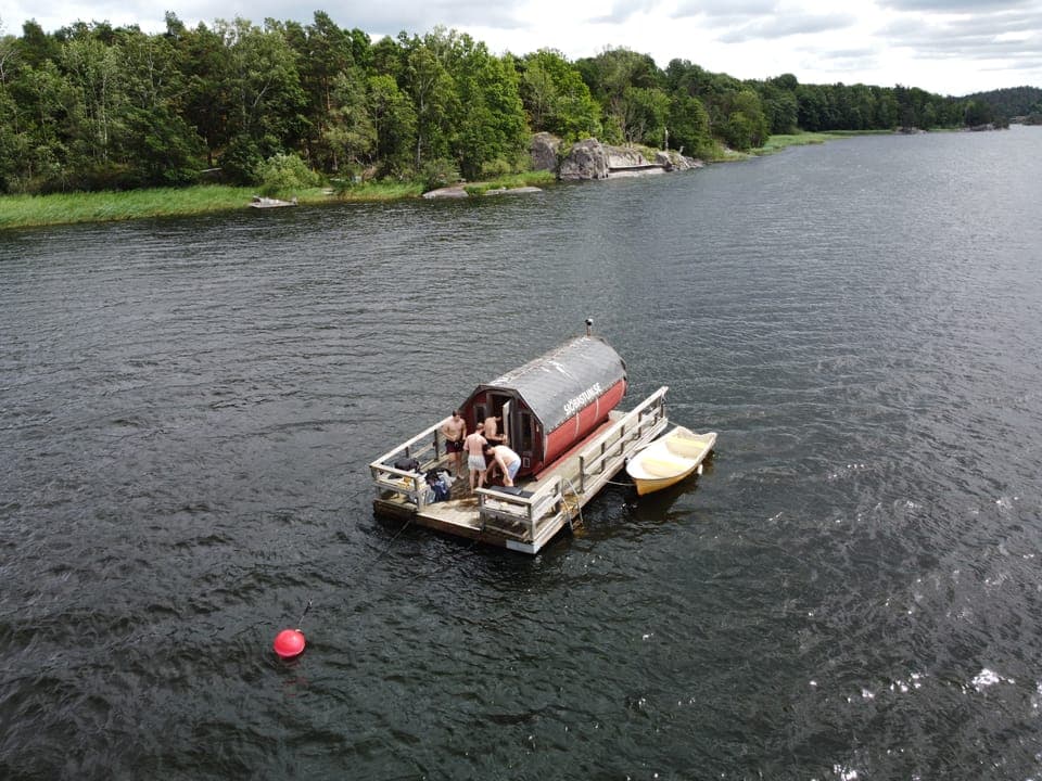 Drönarbild av flotten ute på Drevviken
